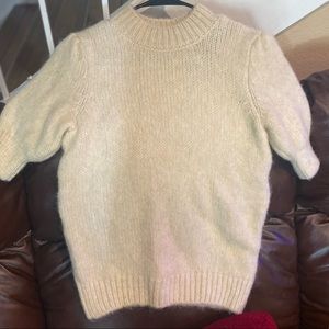 Short sleeve sweater